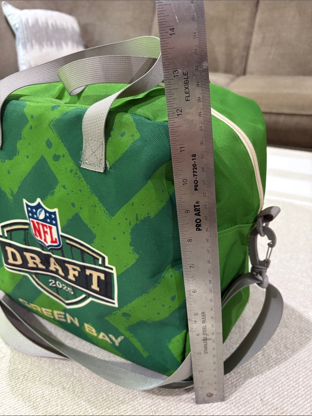 NFL Draft 2025 Green Bay Messenger Bag with Gray Shoulder Strap and Handles NEW - Picture 3 of 7